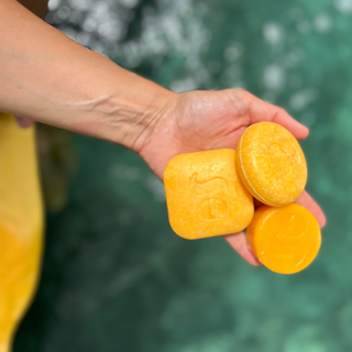 Soap for globe - Odżywka w kostce nawilżenie i blask - mango 50g