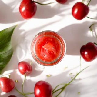 Boska Pszczoła - Roślinny balsam do ust z kwiatami koniczyny - cherry kisses 15ml