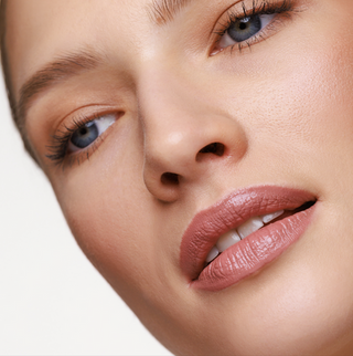 Paese - Pomadka do ust nudelightful - 404 caramelized plum 4,5g